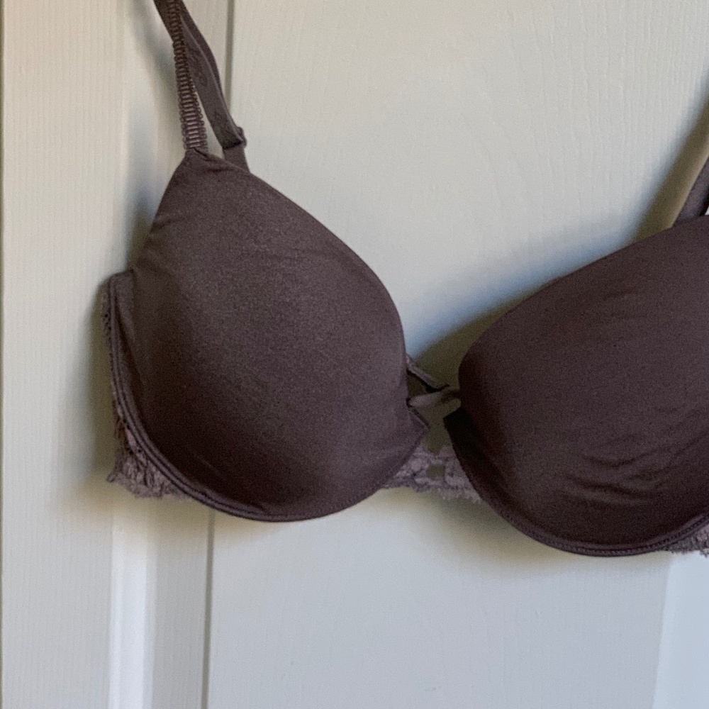 Victoria Secret Bra - Picture 2 of 3